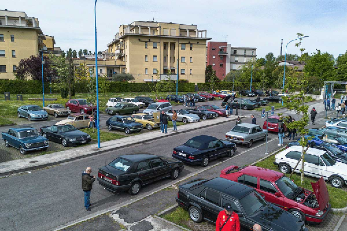 Auto storiche e ritrovo di appassionati a Brescia